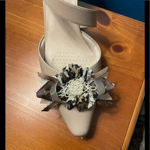 Leopard pearl gold brown shoe clips